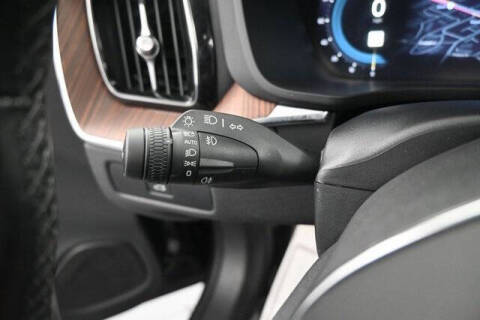 2023 Volvo XC60 B5 Plus Dark Theme