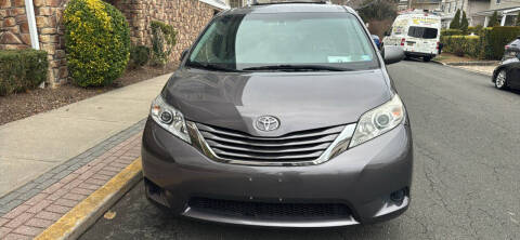 2017 Toyota Sienna LE 8-Passenger