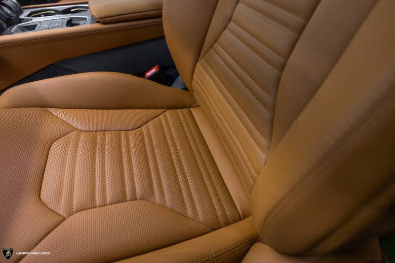 2025 Lamborghini Urus SE