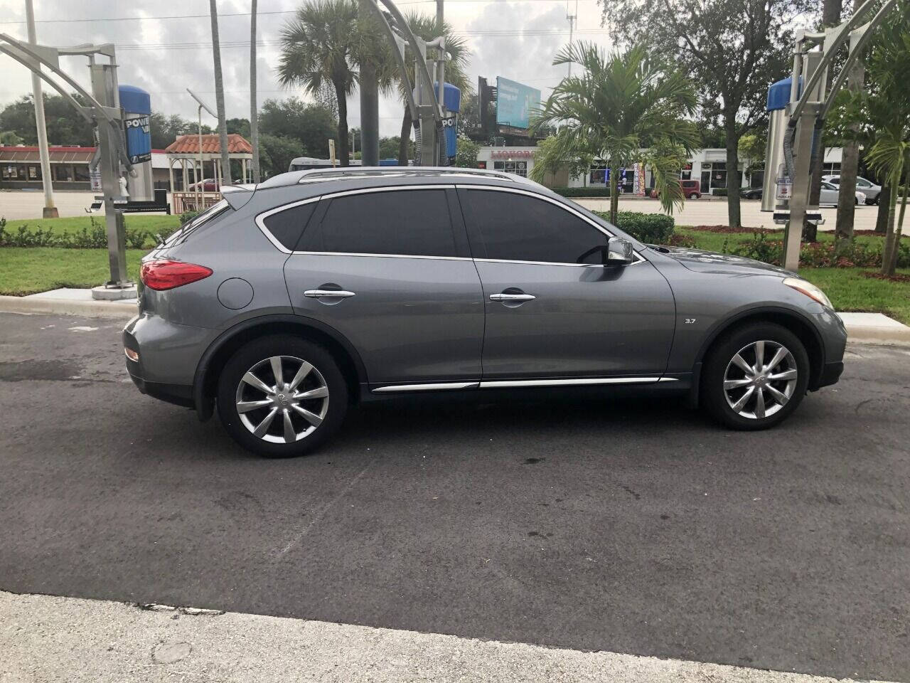 2017 INFINITI QX50 Wagon - $16,500