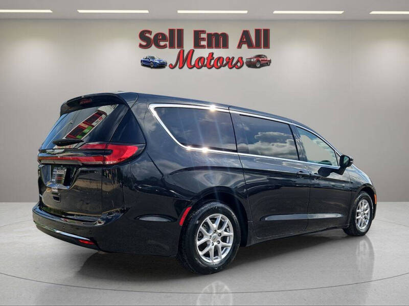 2023 Chrysler Pacifica Touring L