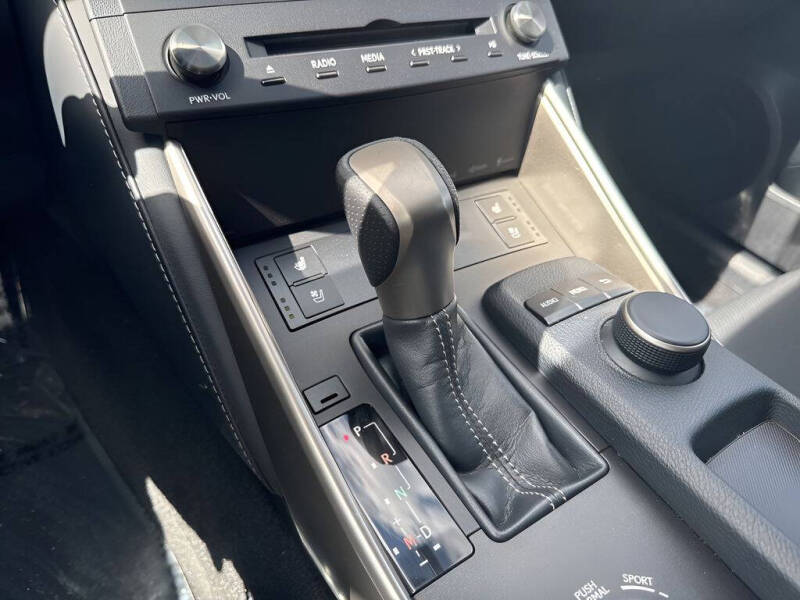 2016 Lexus IS 200t