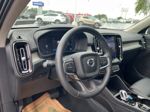 2023 Volvo XC40 B5 Plus Dark Theme