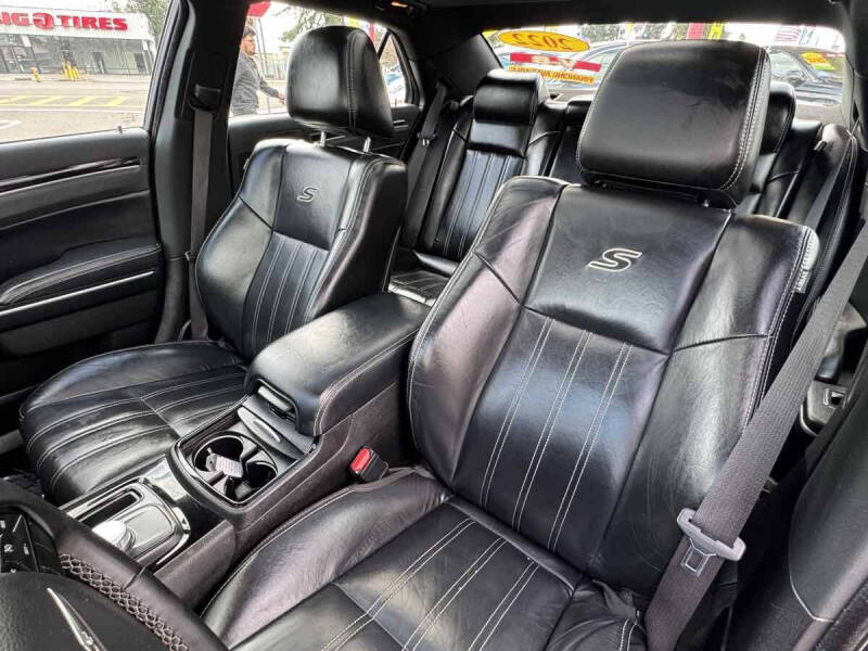 2022 Chrysler 300 S V8