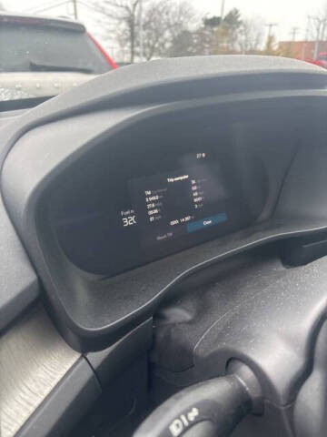 2025 Volvo XC40 B5 Core Bright Theme