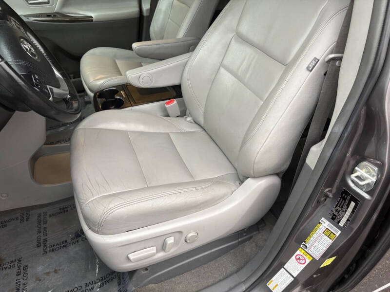 2018 Toyota Sienna XLE Premium 7-Passenger