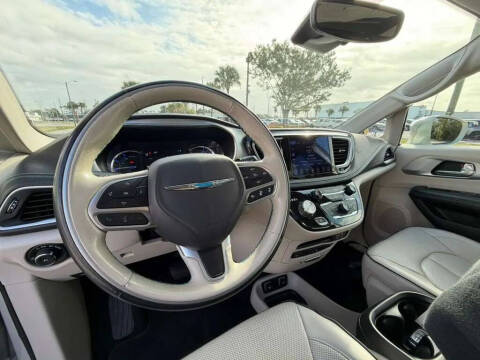 2017 Chrysler Pacifica Hybrid Platinum