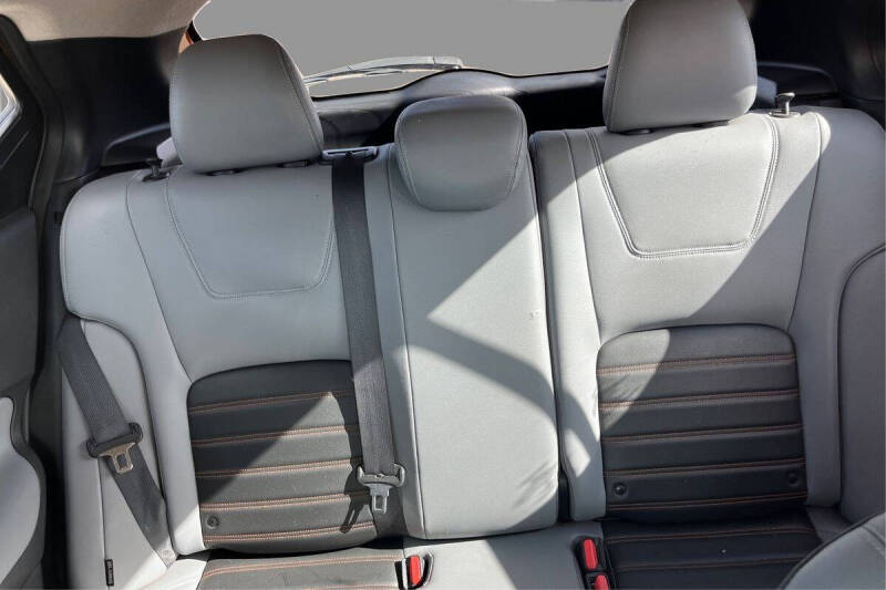 2022 Nissan Kicks SR