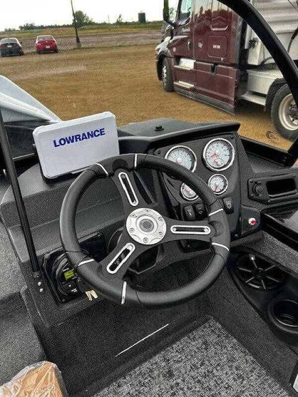 2026 Tracker Targa V-18 Combo
