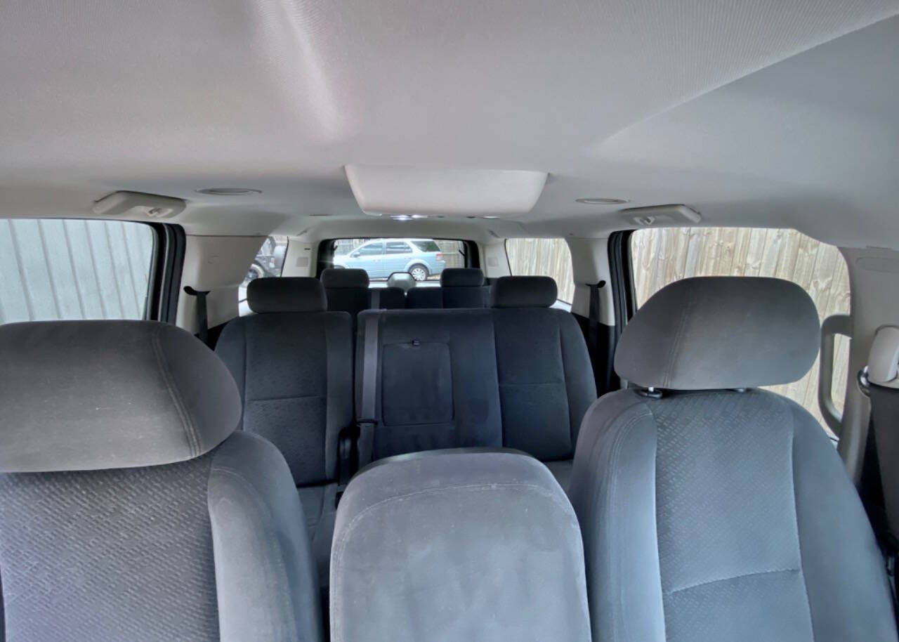 2008 Chevrolet Suburban 33