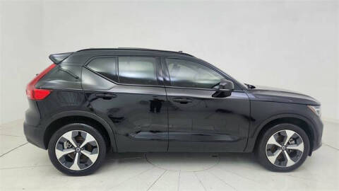 2024 Volvo XC40 B5 Plus Dark Theme