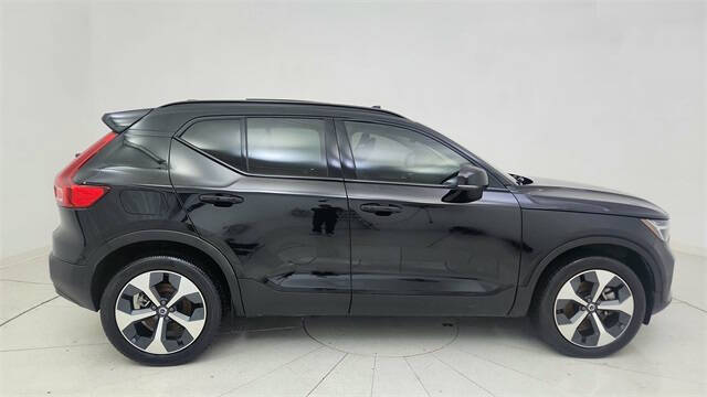 2024 Volvo XC40 B5 Plus Dark Theme