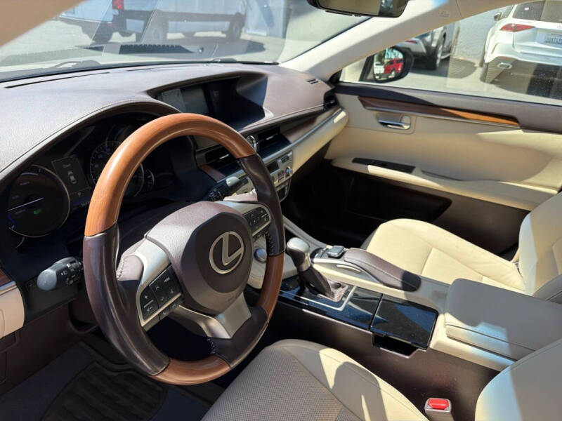 2017 Lexus ES 300h