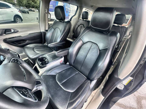 2022 Chrysler Pacifica Touring L