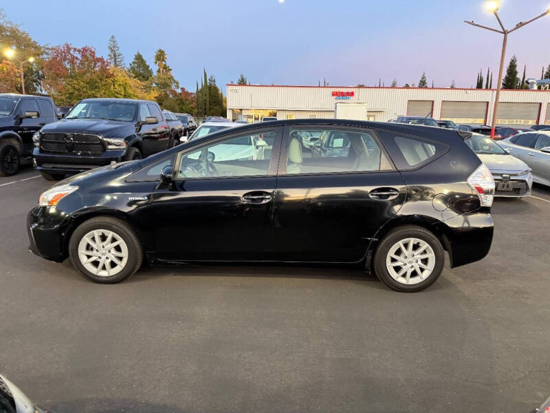 2012 Toyota Prius v Two