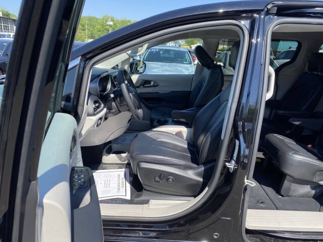 2024 Chrysler Pacifica Touring L