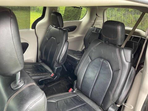 2017 Chrysler Pacifica Touring-L