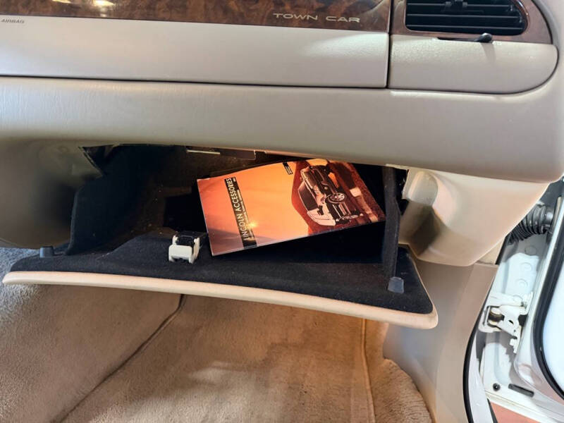 2002 Lincoln Town Car Executive