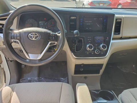 2015 Toyota Sienna LE 8-Passenger