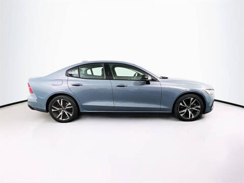 2023 Volvo S60 B5 Core Dark Theme