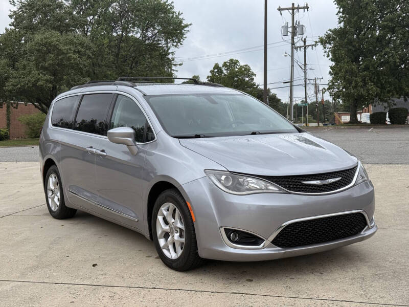 2017 Chrysler Pacifica Touring-L