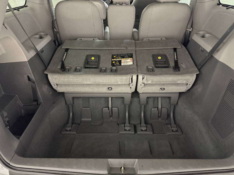 2020 Toyota Sienna XLE Premium 8-Passenger
