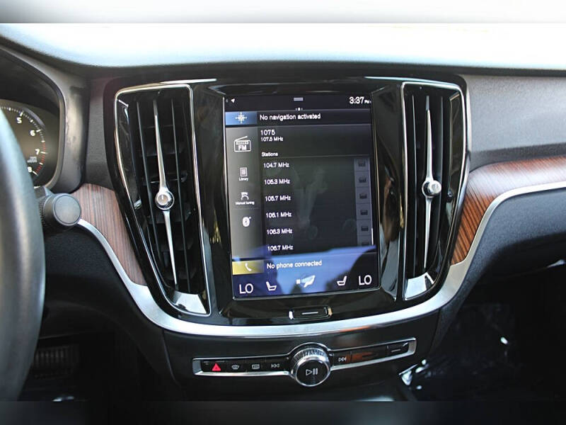 2022 Volvo S60 B5 Momentum