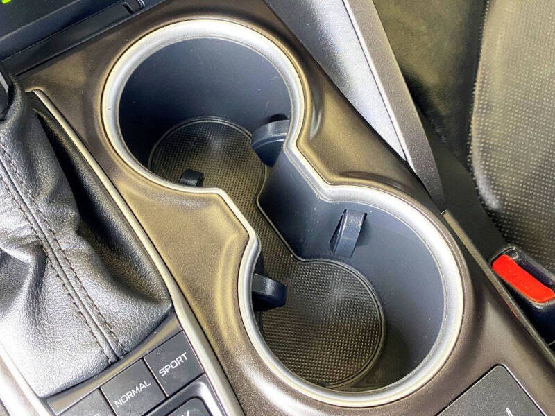 2022 Toyota Camry Hybrid XLE