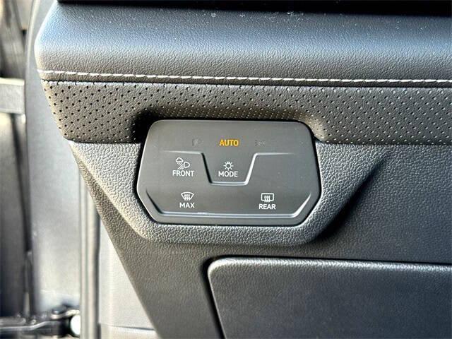 2025 Volkswagen Atlas Cross Sport SE