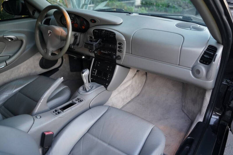 2001 Porsche 911 Carrera 4