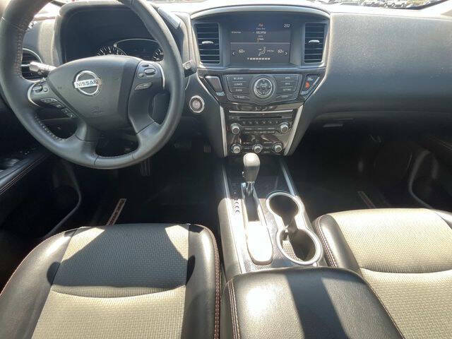 2020 Nissan Pathfinder SV