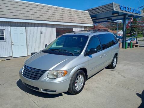 2007 Chrysler Town and Country for sale at Bizzarro's Championship Auto Row in Erie PA