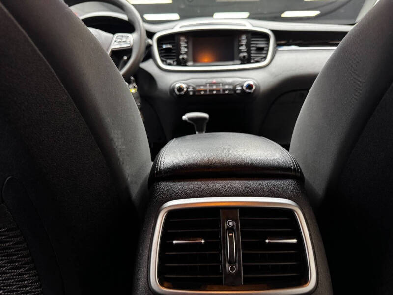 2020 Kia Sorento LX V6