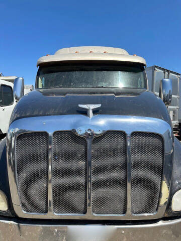 2004 Peterbilt 387 for sale at Ray and Bob's Truck & Trailer Parts LLC in Phoenix AZ