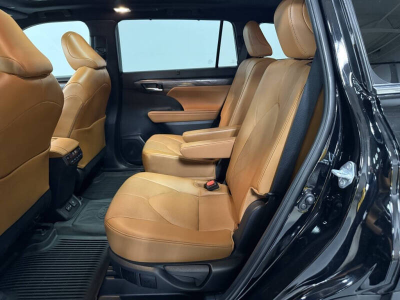 2024 Toyota Highlander Platinum