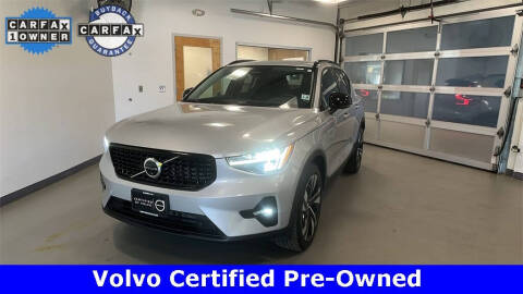 2023 Volvo XC40 B5 Plus Dark Theme