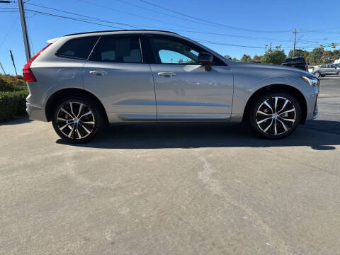 2023 Volvo XC60 B5 Plus Dark Theme
