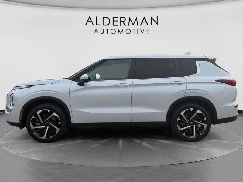 2022 Mitsubishi Outlander ES