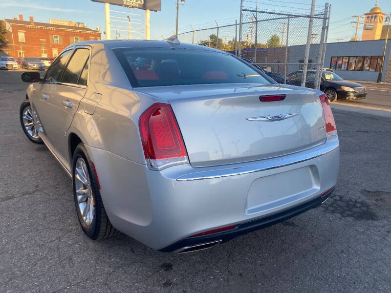 2019 Chrysler 300 Touring L