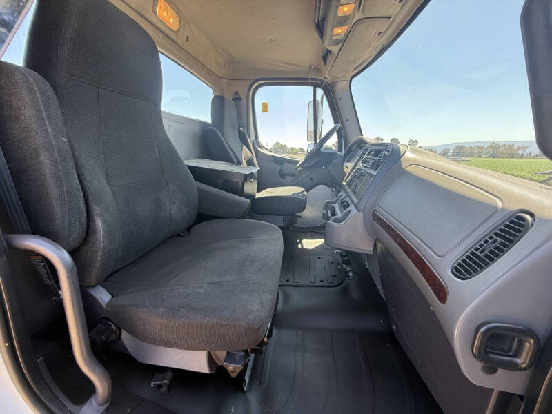 2015 Freightliner M2 106