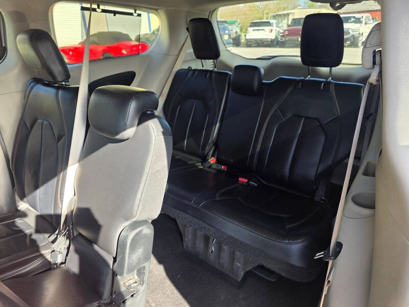 2017 Chrysler Pacifica Touring-L