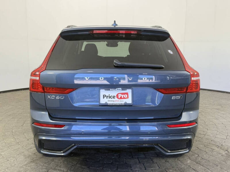 2025 Volvo XC60 B5 Plus Dark Theme