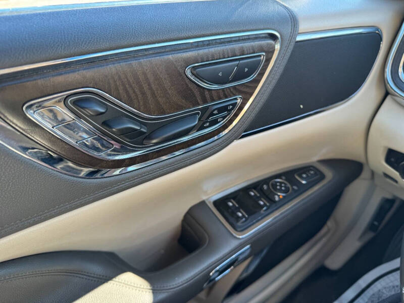 2017 Lincoln Continental Reserve