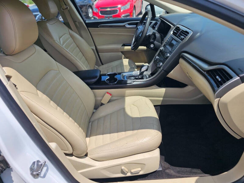 2014 Ford Fusion SE