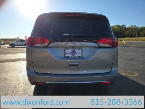 2017 Chrysler Pacifica Touring-L Plus