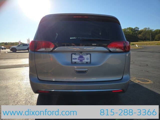 2017 Chrysler Pacifica Touring-L Plus