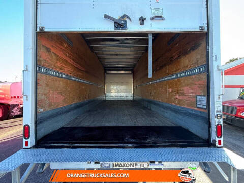 2021 Freightliner M2 106