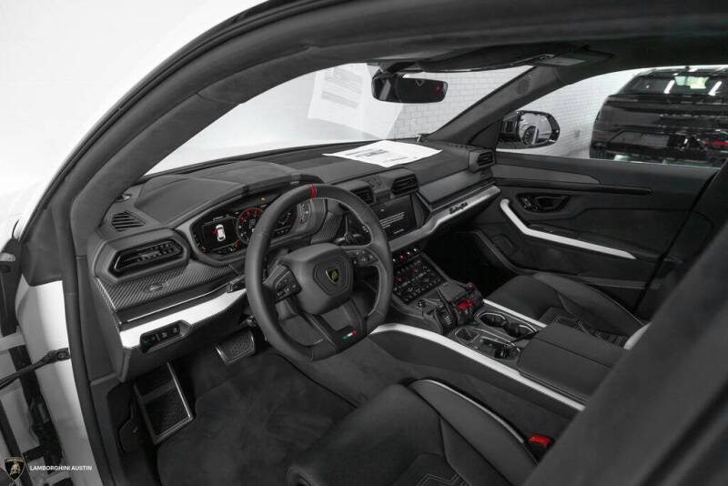 2025 Lamborghini Urus SE