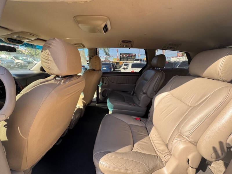 2004 Toyota Sienna XLE 7 Passenger