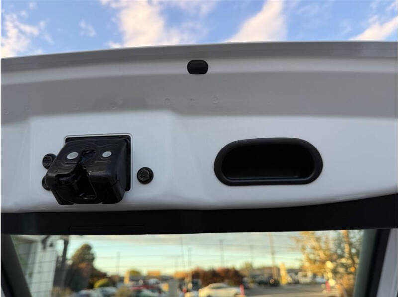 2023 Toyota Prius LE